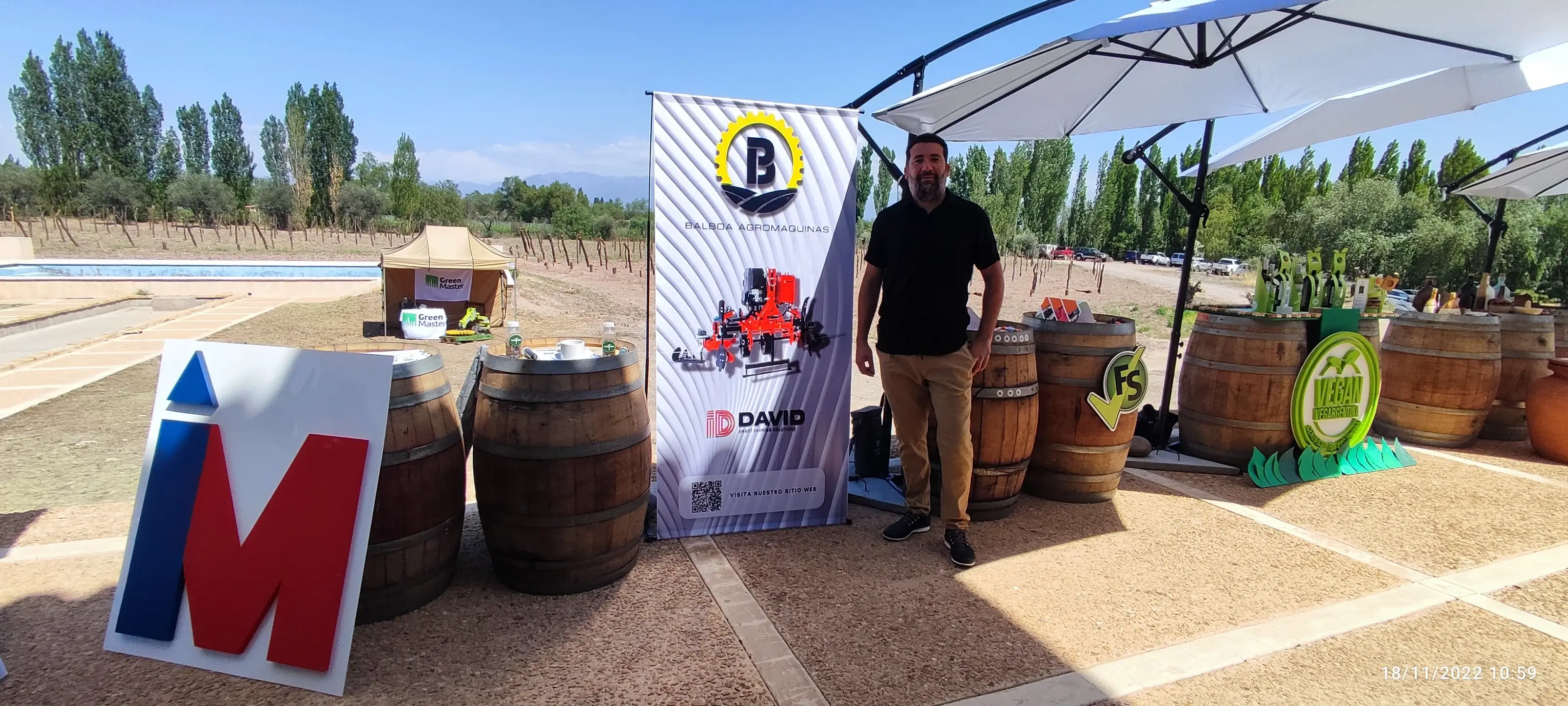 Equipo de Balbo Agromaquinas en exposición agrícola